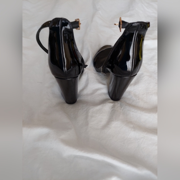 MISSGUIDED Block heeled in Barely there in Black US Size 7 - Picture 4 of 5